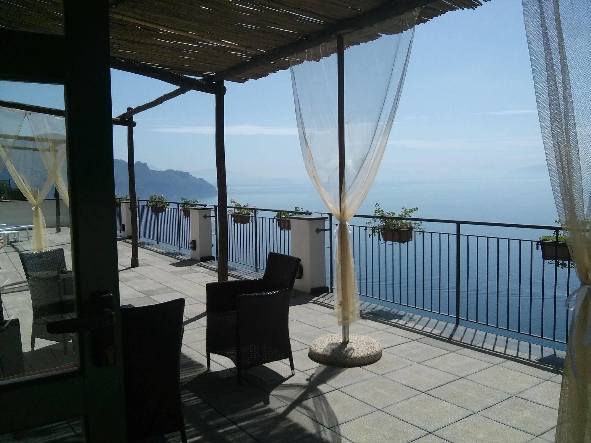 Hotel Doria Амальфи Экстерьер фото